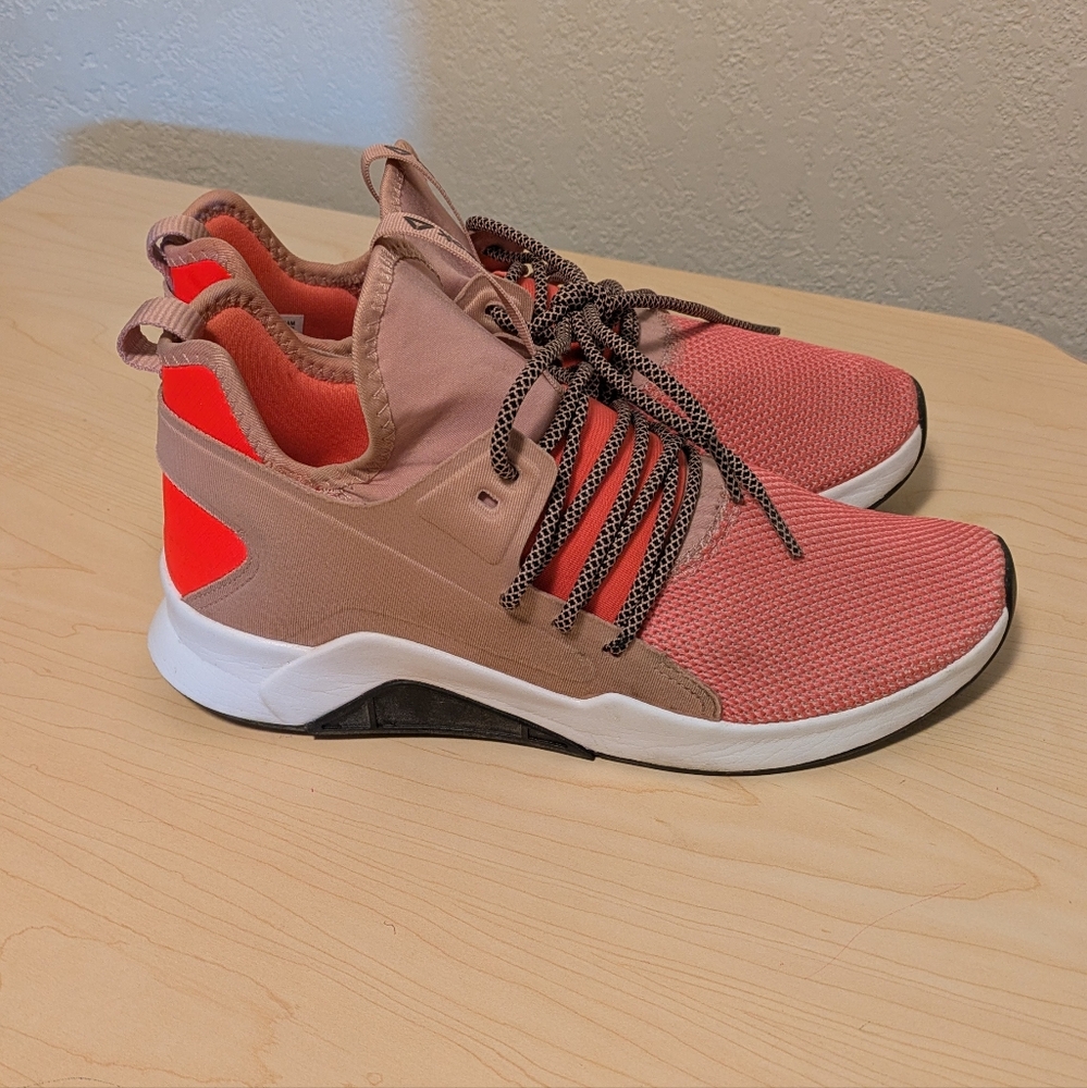 Reebok Guresu Pink Athletic Shoes with Modern Design - Picture 3 of 9